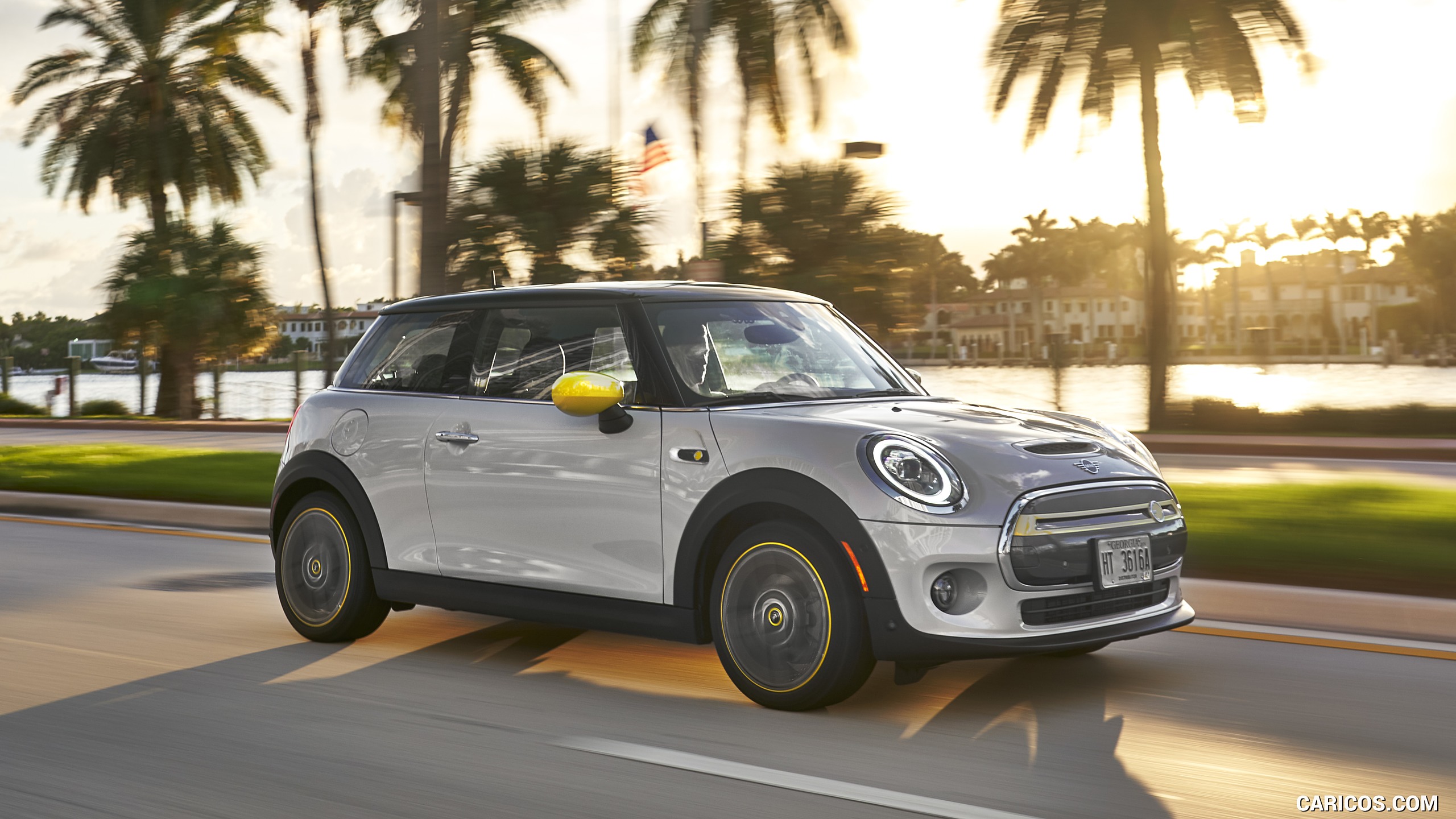 2020 MINI Cooper SE Electric - Front Three-Quarter, #209 of 421