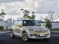 2020 MINI Cooper SE Electric - Front Three-Quarter