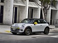 2020 MINI Cooper SE Electric - Front Three-Quarter