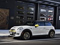 2020 MINI Cooper SE Electric - Front Three-Quarter