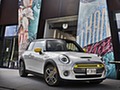 2020 MINI Cooper SE Electric - Front Three-Quarter