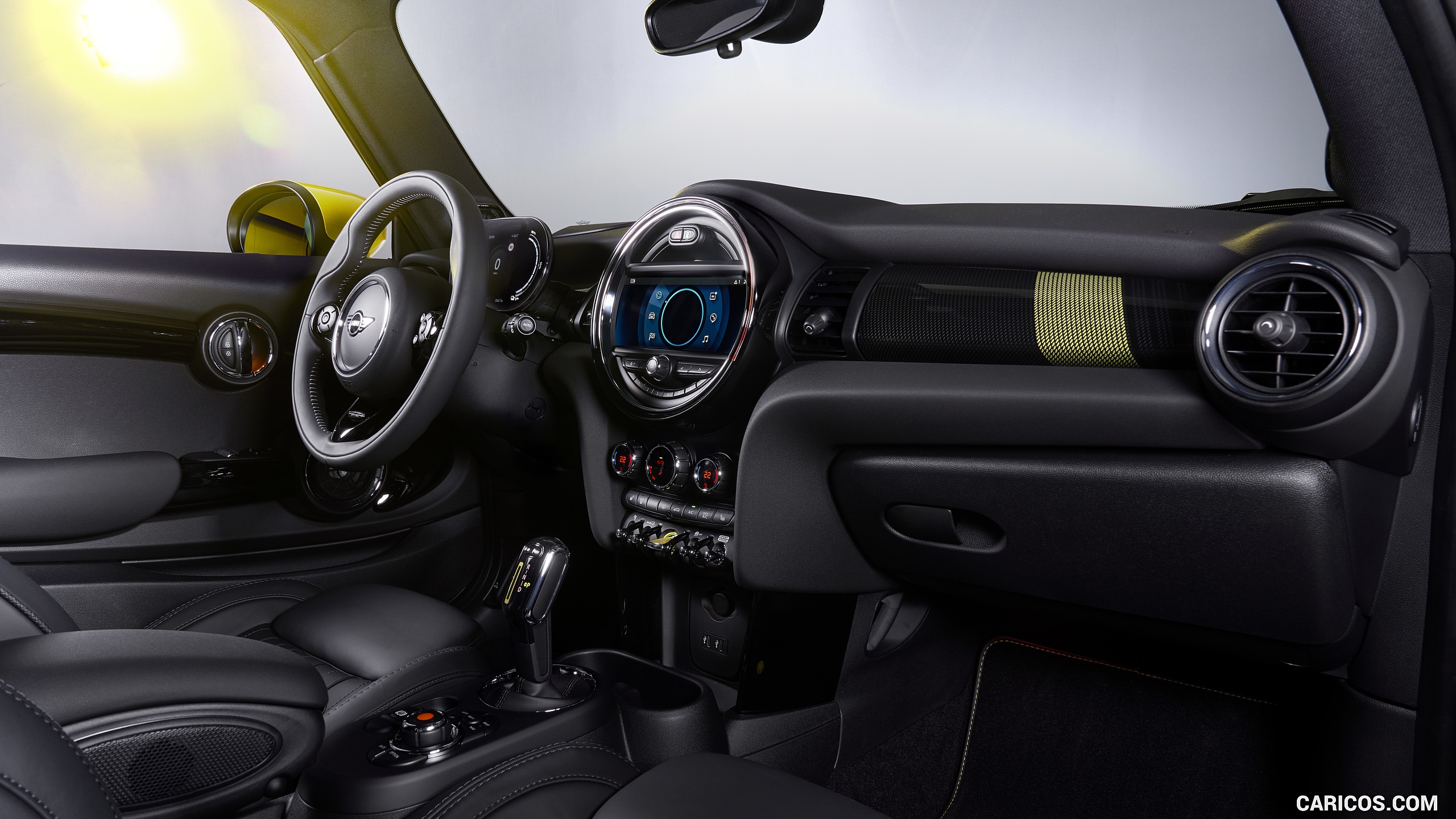 Мини электрический. Мини Купер 2020 салон. Mini Cooper se электро. Mini Cooper GP 2020 салон. Mini Cooper GP 2020 Interior.