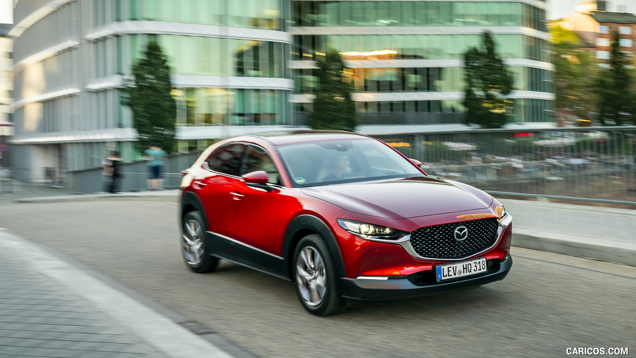2020 Mazda CX-30 (Color: Soul Red Crystal) - Front Three-Quarter Caricos