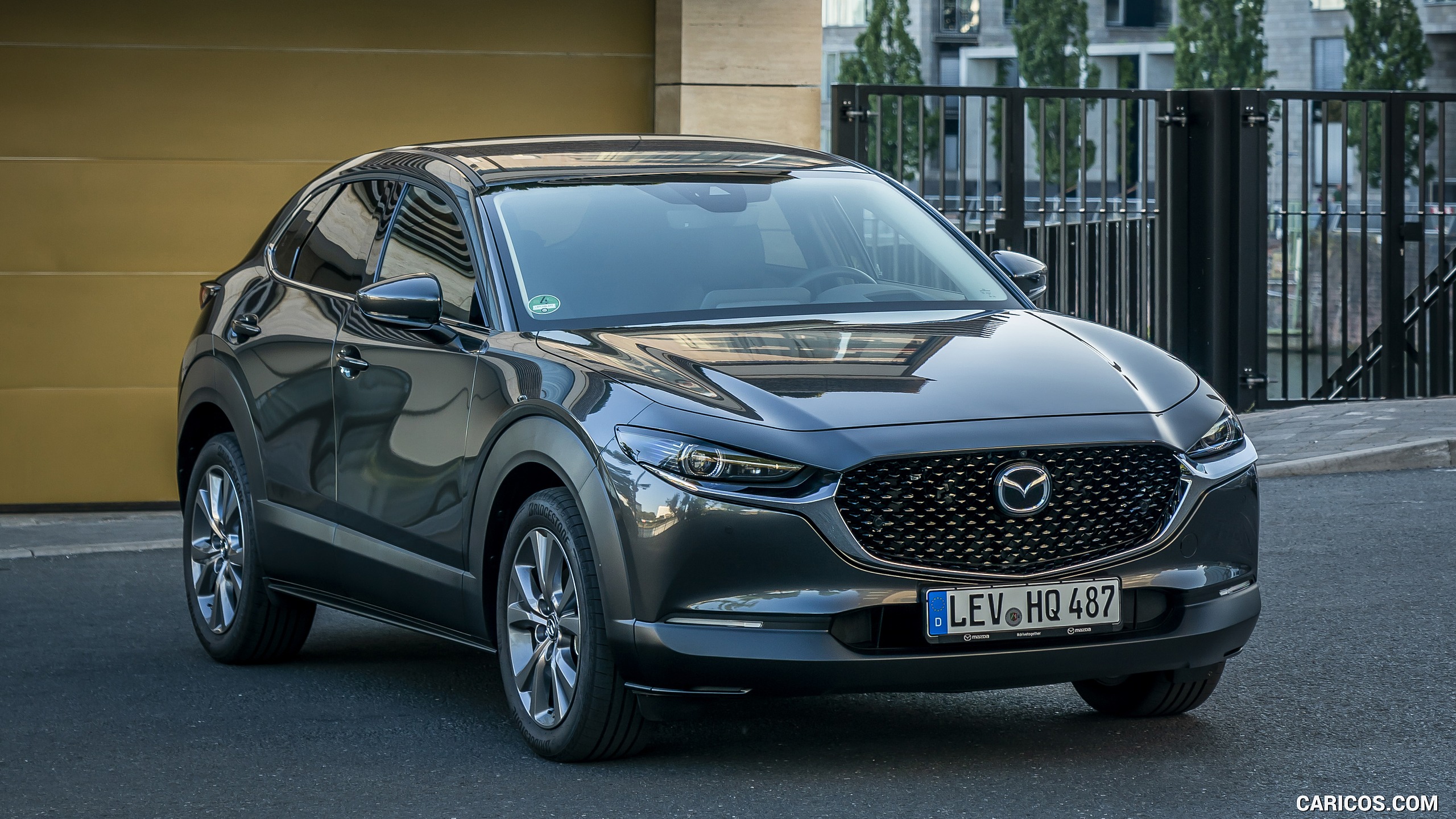 2020 Mazda Cx 30 Color Polymetal Grey Front Three Quarter Caricos