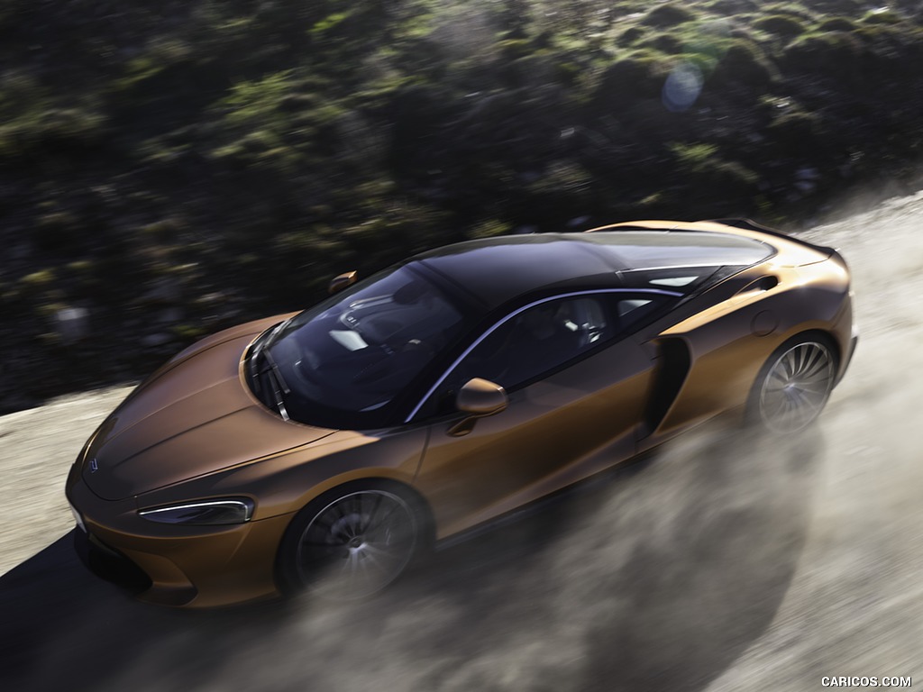 2020 McLaren GT - Front Three-Quarter