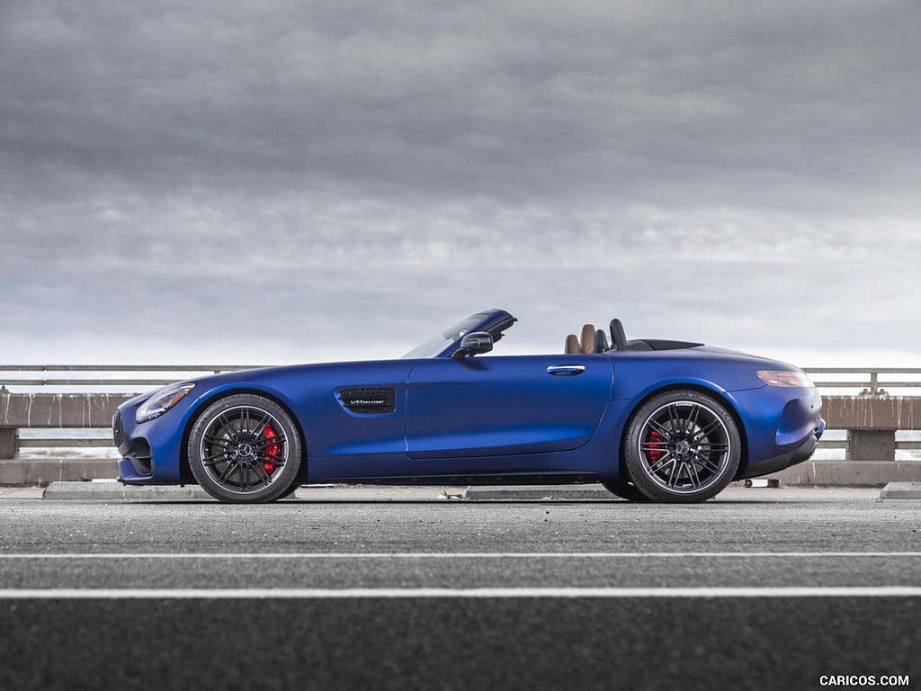 2020 Mercedes-AMG GT C Roadster (US-Spec) - Side