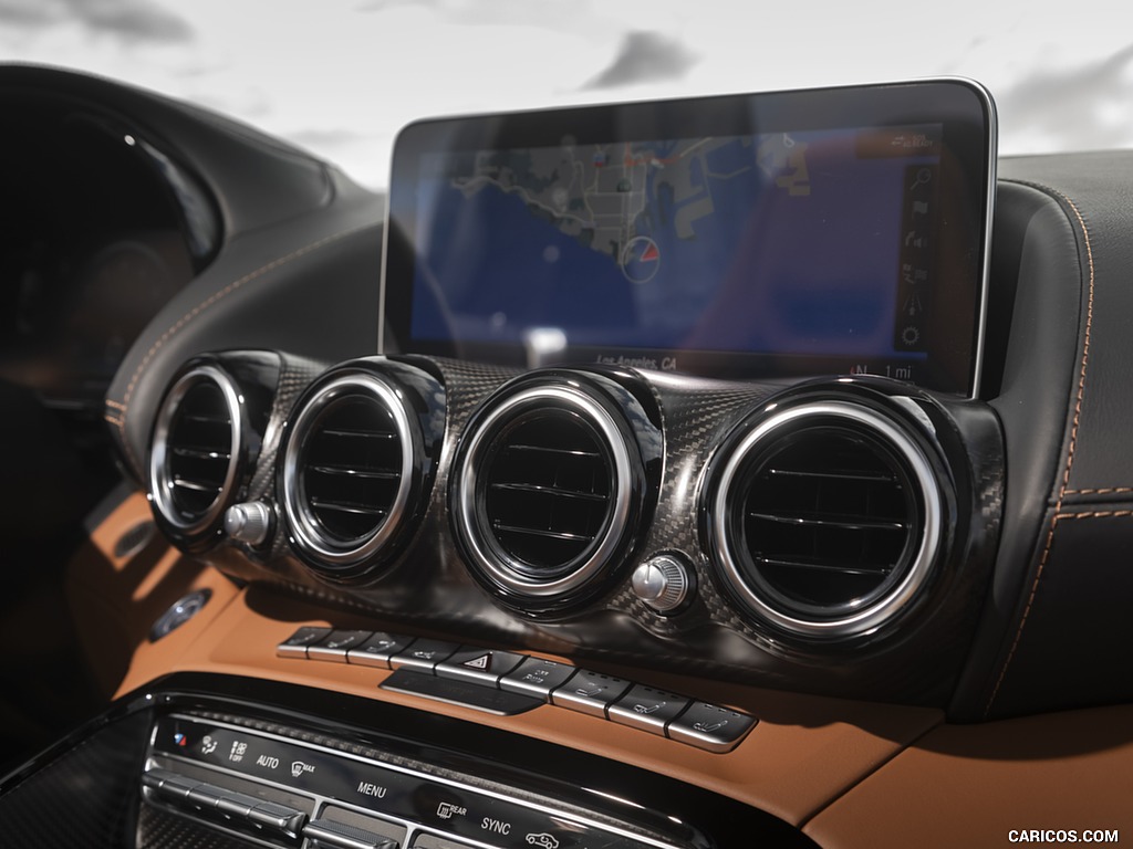 2020 Mercedes-AMG GT R Roadster (US-Spec) - Central Console