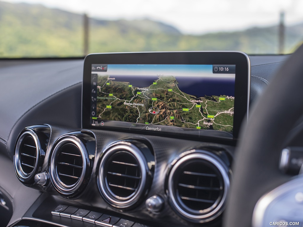 2020 Mercedes-AMG GT S Roadster (UK-Spec) - Central Console