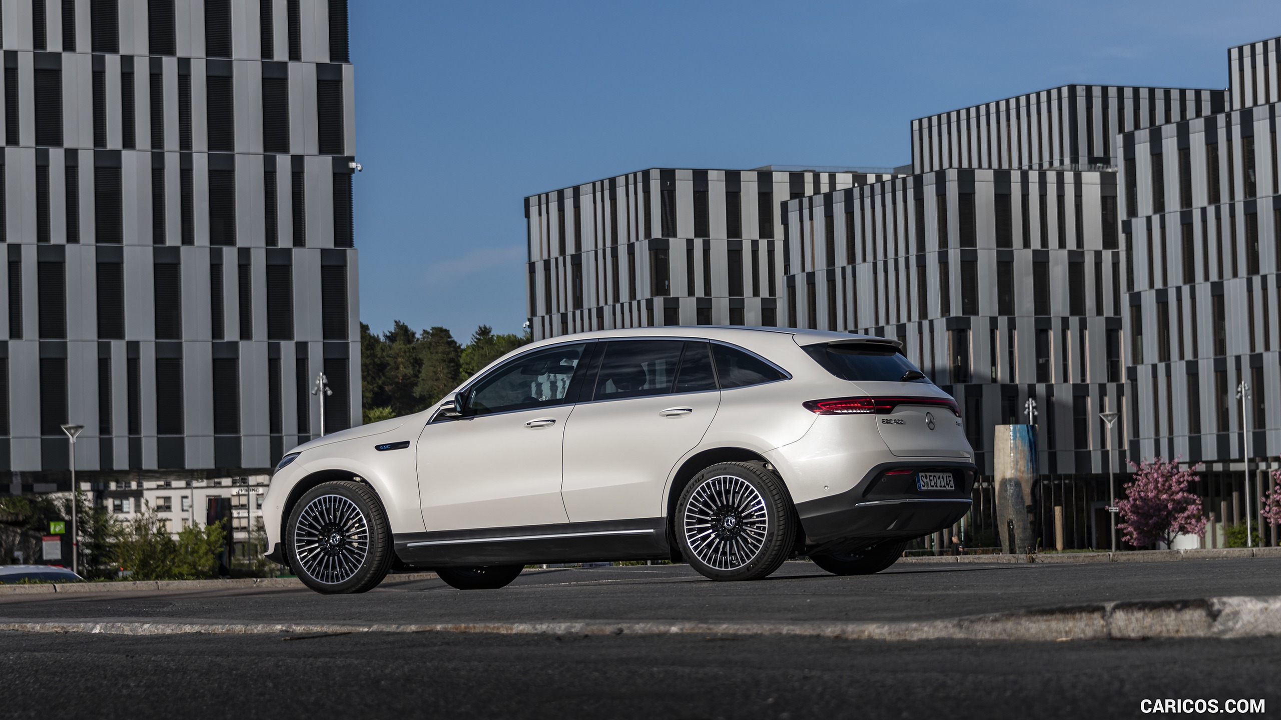 2020 Mercedes-Benz EQC (White) - Side, #349 of 398