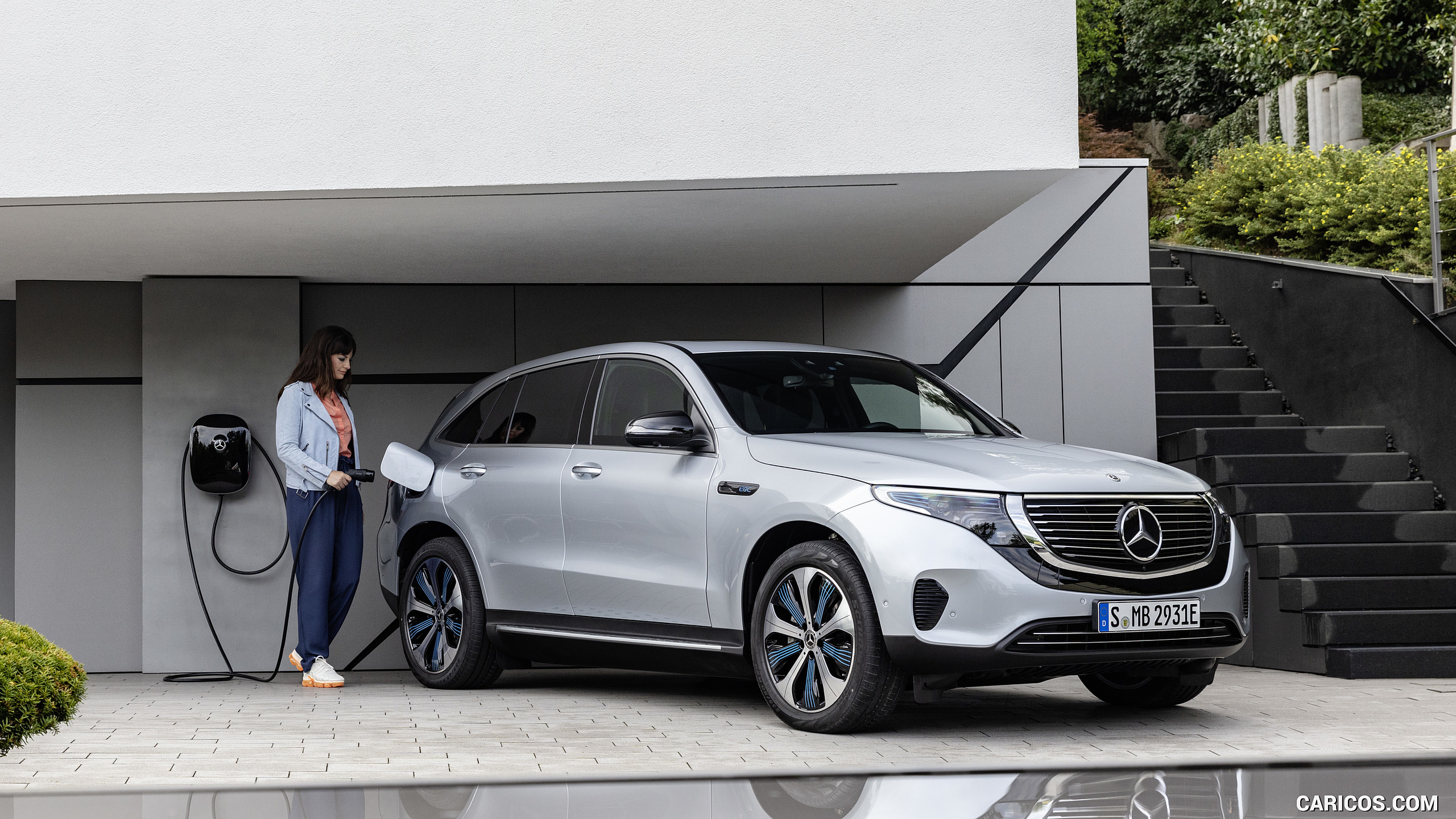 2020 Mercedes-Benz EQC 400 4MATIC (Color: Hightech Silver) - Charging, #38 of 398