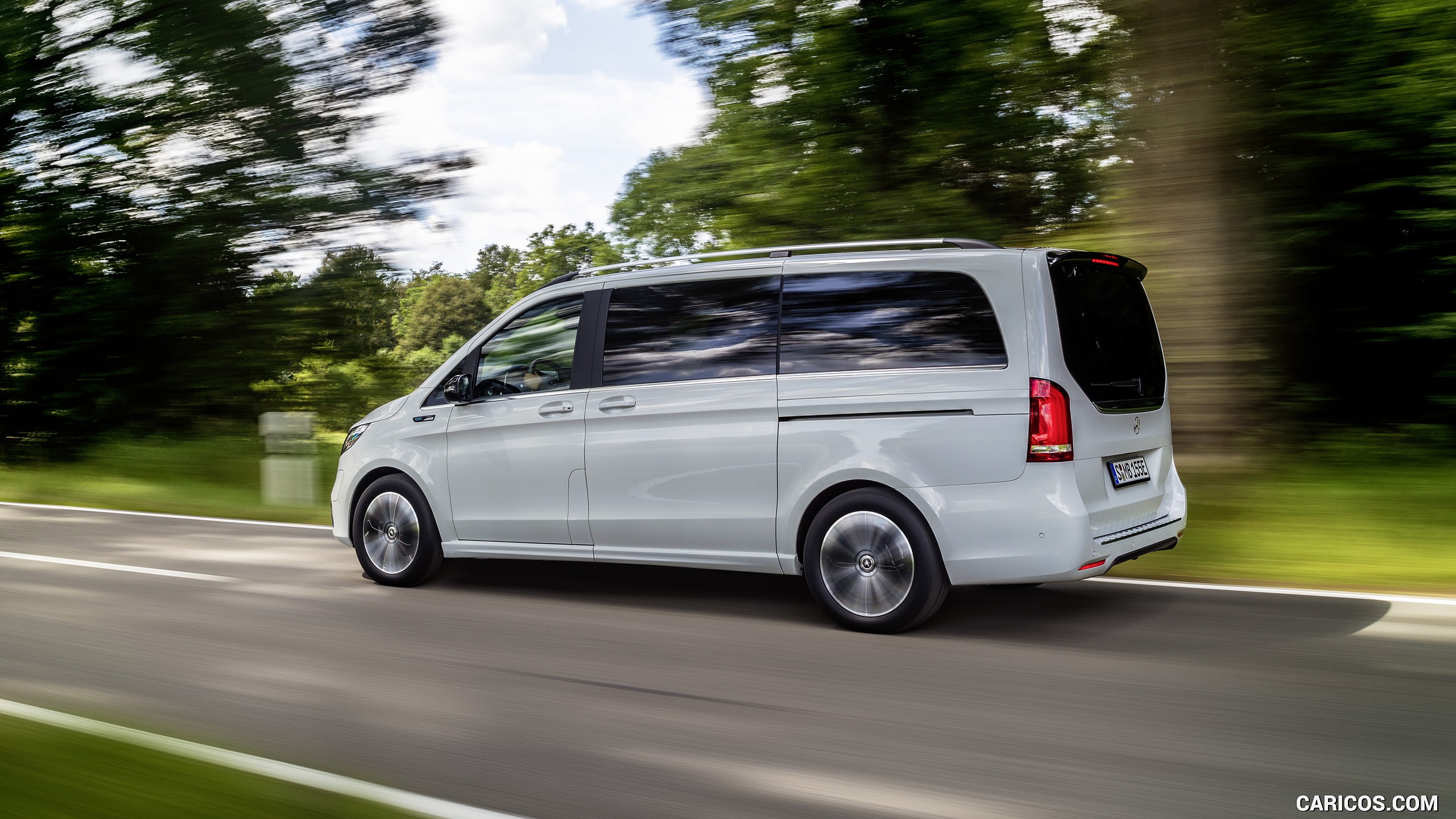 2020 Mercedes-Benz EQV 300 (Color: Mountain Crystal White Metallic) - Side, #7 of 43