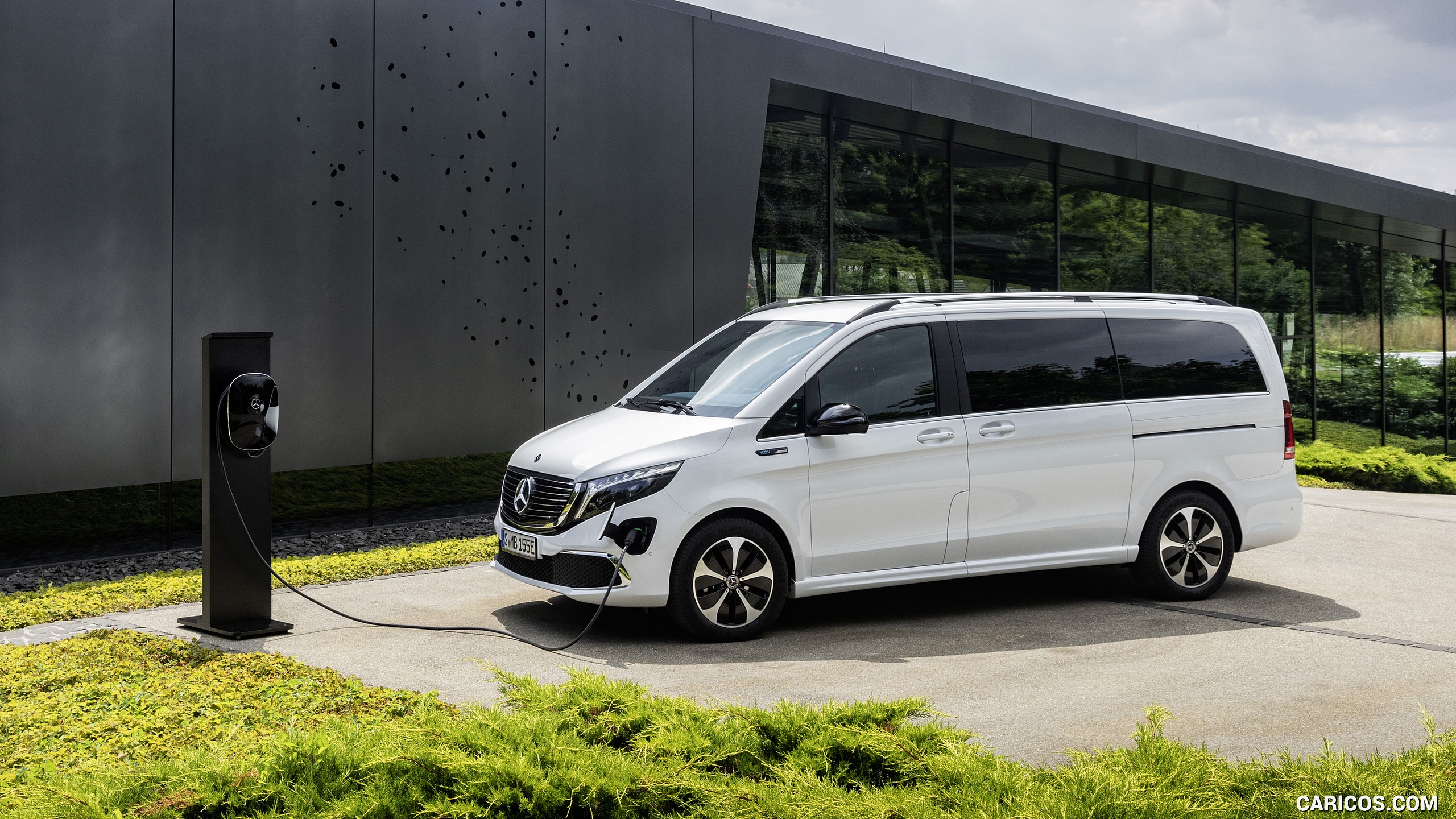 Минивэне mercedes benz v класса. Mercedes-Benz EQV 300. Mercedes Benz Vito 2020. Mercedes-Benz EQV 2020. V class EQV Mercedes Benz.