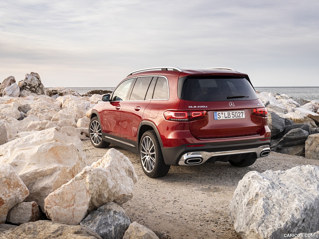 2020 Mercedes-Benz GLB 220 d 4 MATIC (Color: Designo Patagonia Red Metallic) - Rear Three-Quarter