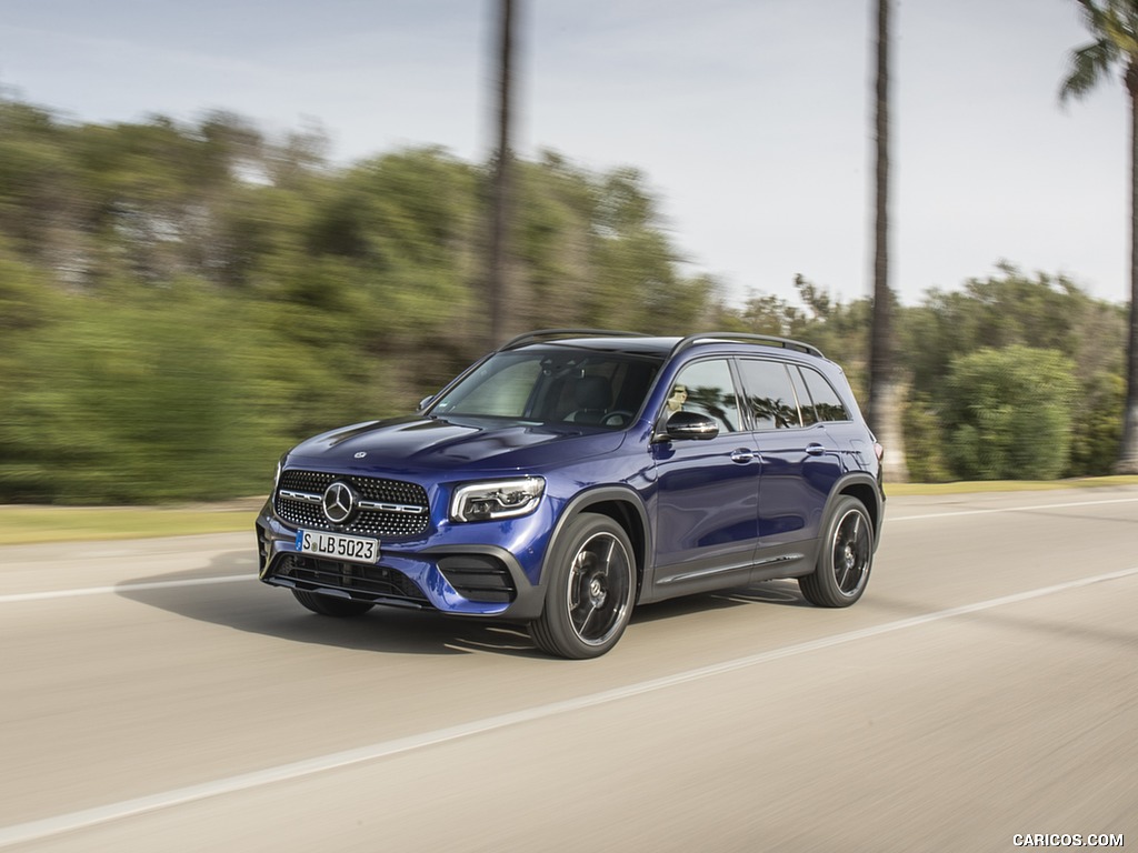 2020 Mercedes-Benz GLB 220 d 4MATIC (Color: Galaxy Blue Metallic) - Front Three-Quarter