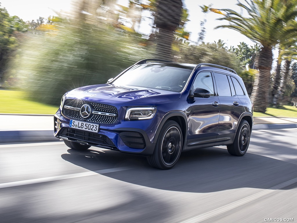 2020 Mercedes-Benz GLB 220 d 4MATIC (Color: Galaxy Blue Metallic) - Front Three-Quarter