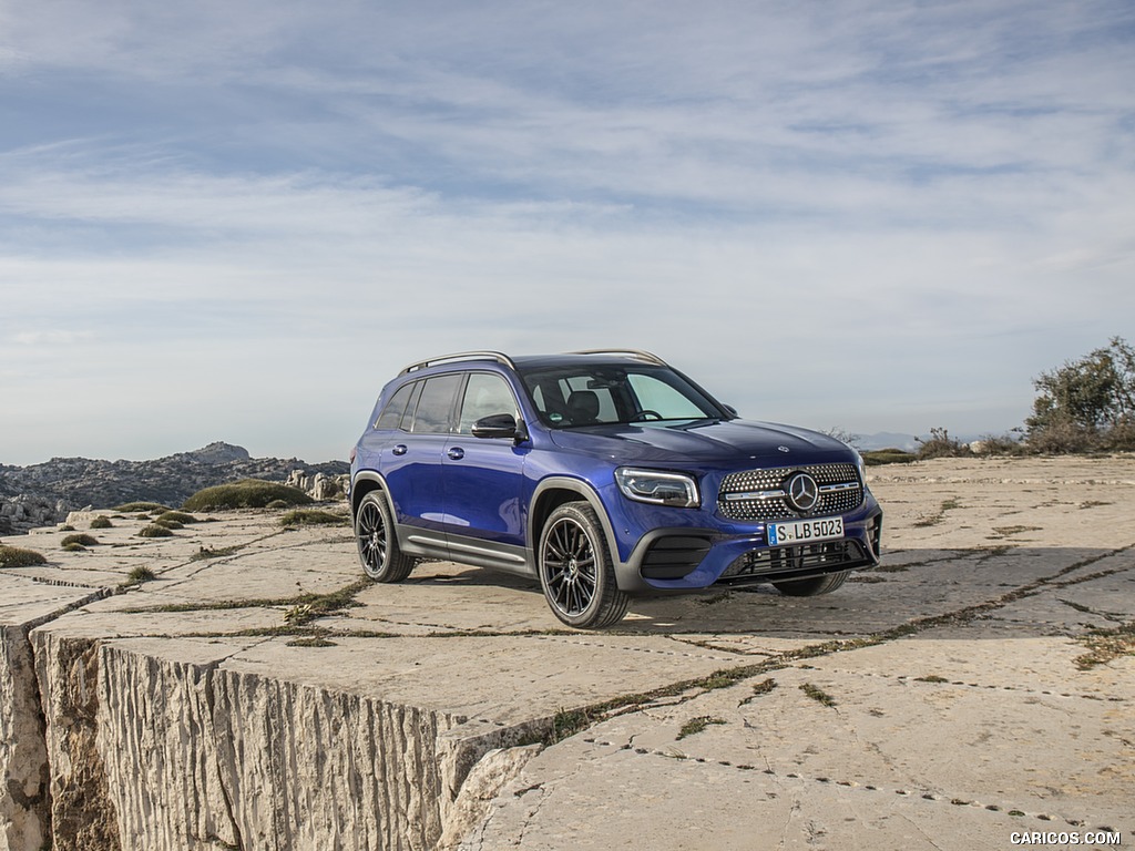 2020 Mercedes-Benz GLB 220 d 4MATIC (Color: Galaxy Blue Metallic) - Front Three-Quarter