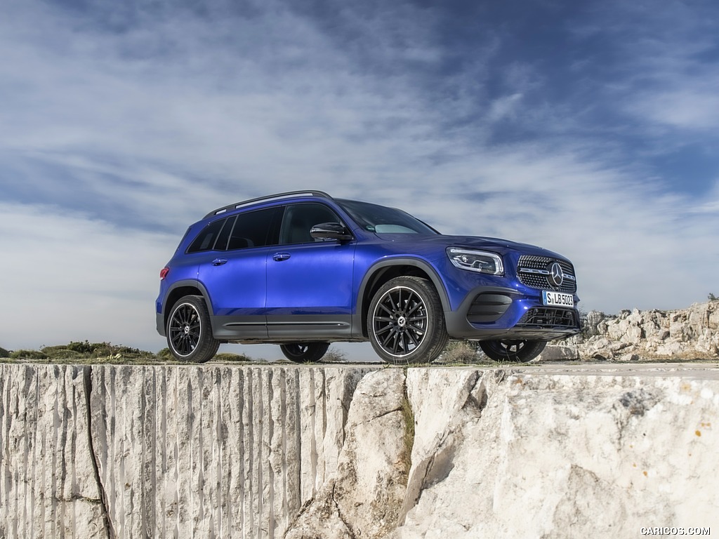 2020 Mercedes-Benz GLB 220 d 4MATIC (Color: Galaxy Blue Metallic) - Front Three-Quarter