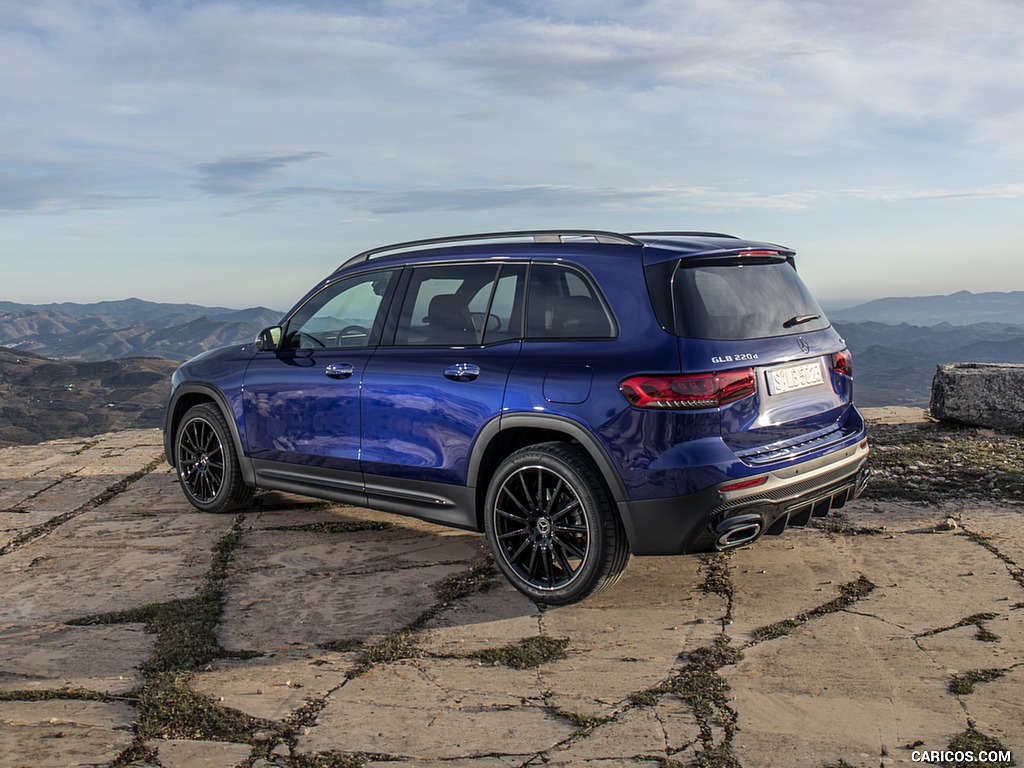 2020 Mercedes-Benz GLB 220 d 4MATIC (Color: Galaxy Blue Metallic) - Rear Three-Quarter