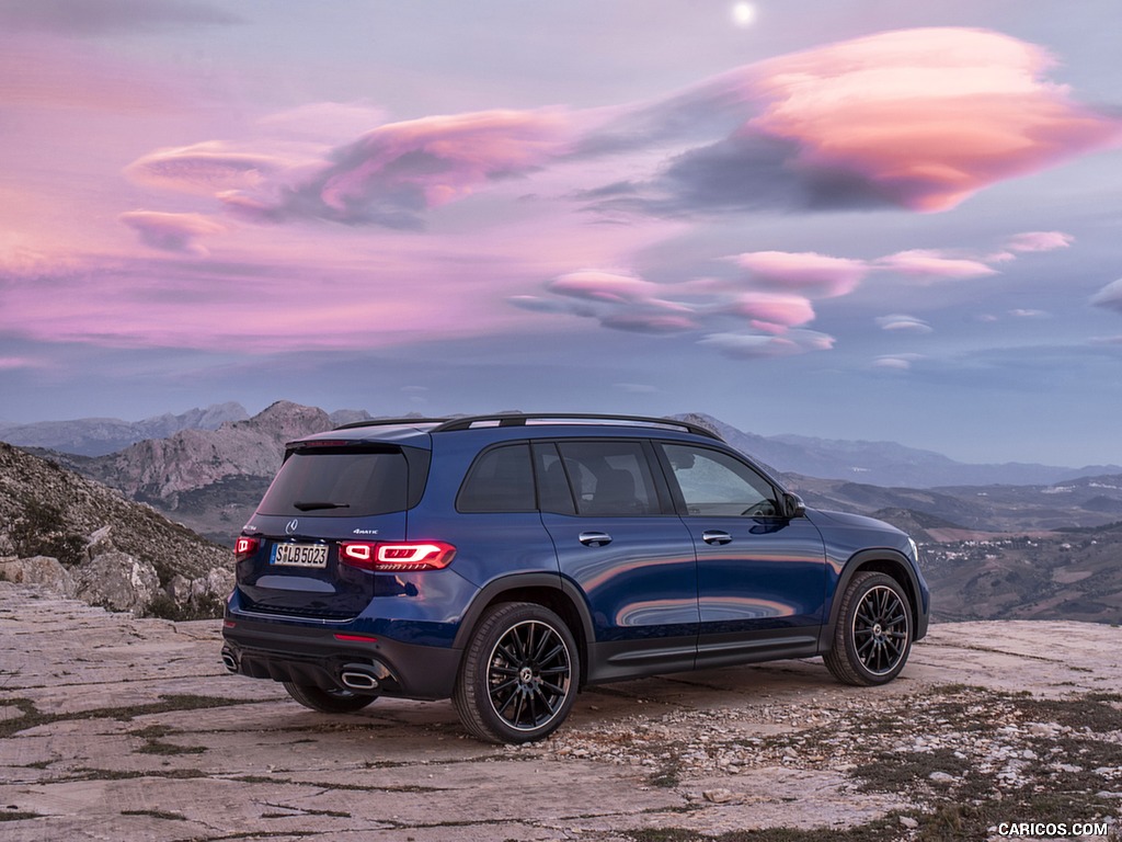 2020 Mercedes-Benz GLB 220 d 4MATIC (Color: Galaxy Blue Metallic) - Rear Three-Quarter