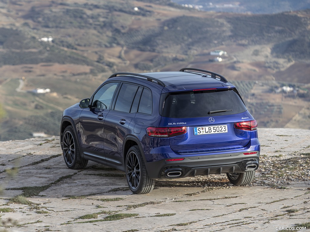 2020 Mercedes-Benz GLB 220 d 4MATIC (Color: Galaxy Blue Metallic) - Rear Three-Quarter