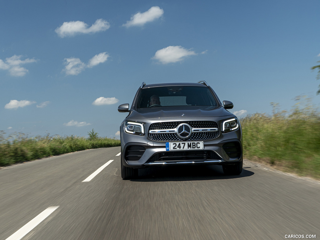 2020 Mercedes-Benz GLB 220d (UK-Spec) - Front