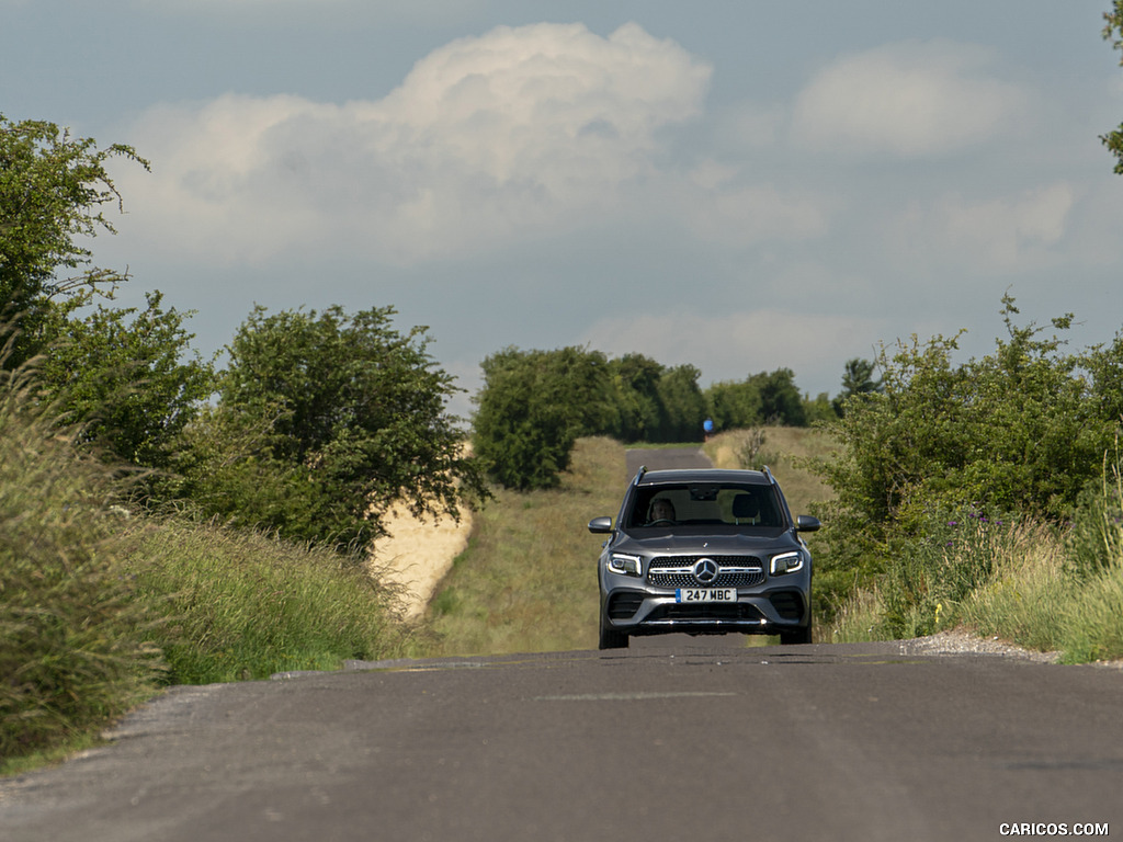 2020 Mercedes-Benz GLB 220d (UK-Spec) - Front