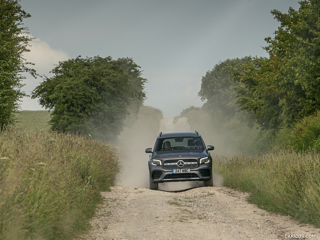 2020 Mercedes-Benz GLB 220d (UK-Spec) - Front