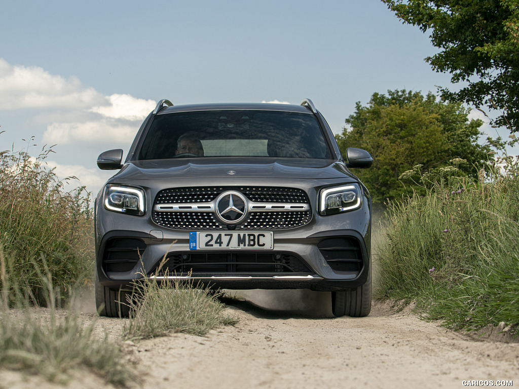 2020 Mercedes-Benz GLB 220d (UK-Spec) - Front