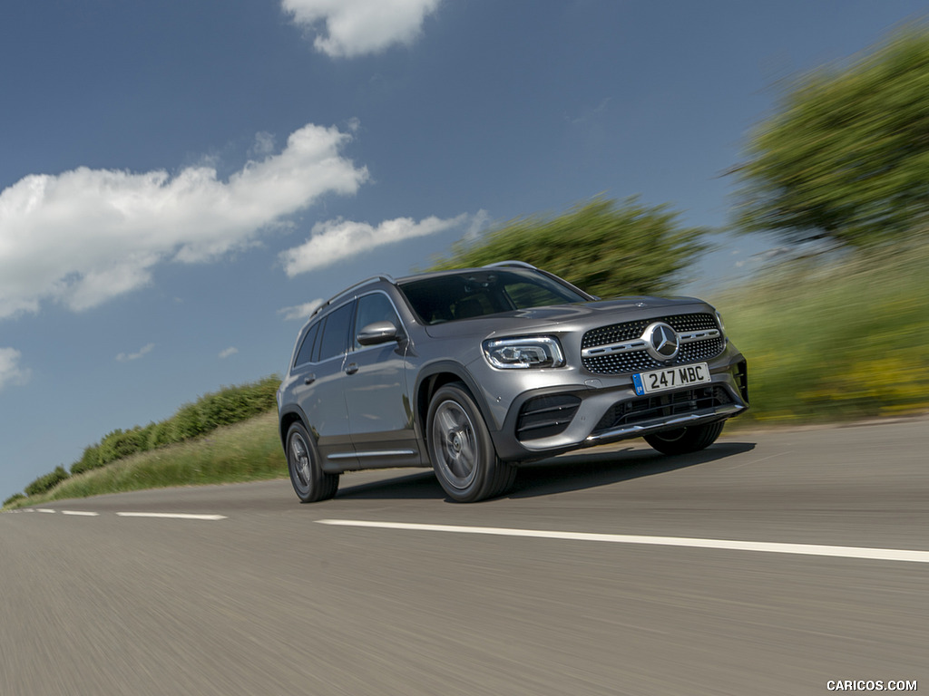 2020 Mercedes-Benz GLB 220d (UK-Spec) - Front Three-Quarter