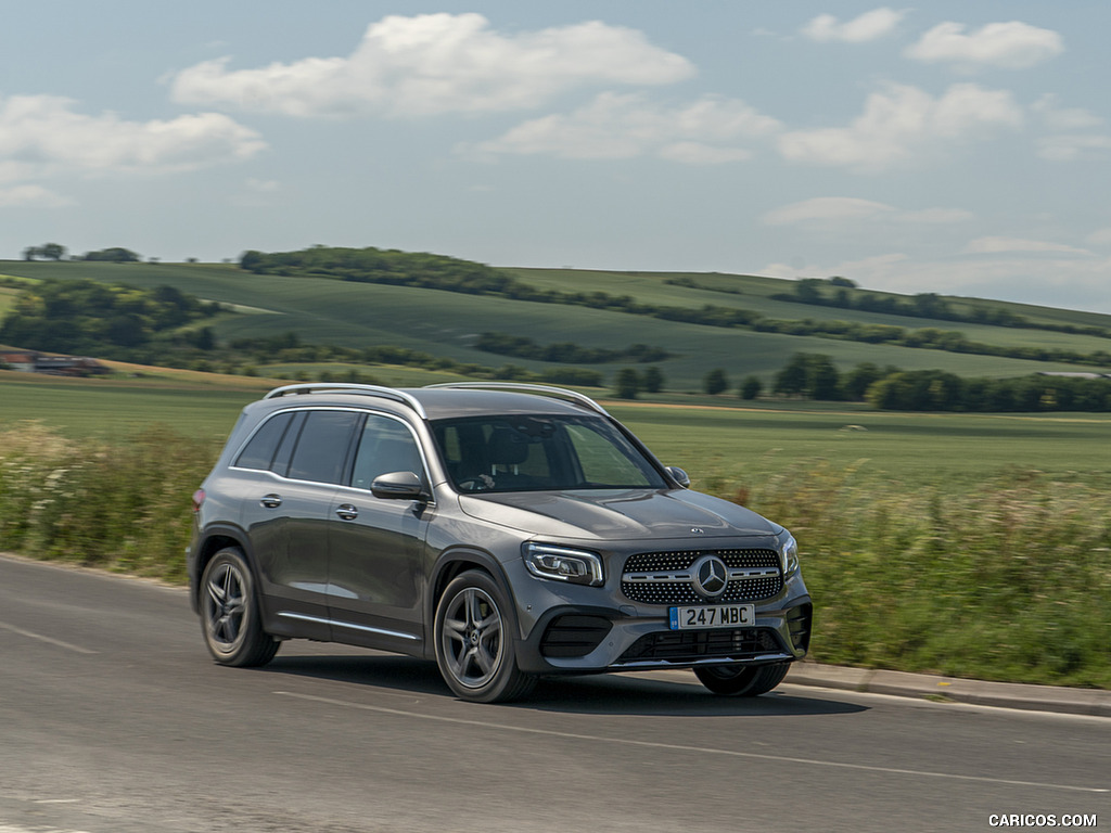 2020 Mercedes-Benz GLB 220d (UK-Spec) - Front Three-Quarter