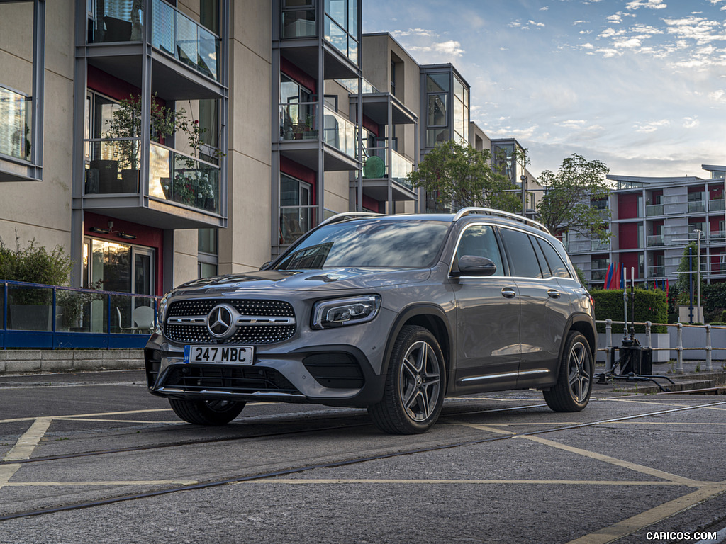 2020 Mercedes-Benz GLB 220d (UK-Spec) - Front Three-Quarter