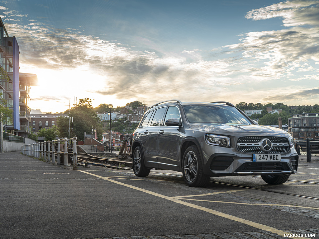 2020 Mercedes-Benz GLB 220d (UK-Spec) - Front Three-Quarter