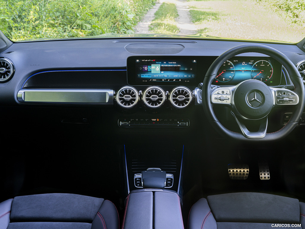 2020 Mercedes-Benz GLB 220d (UK-Spec) - Interior, Cockpit