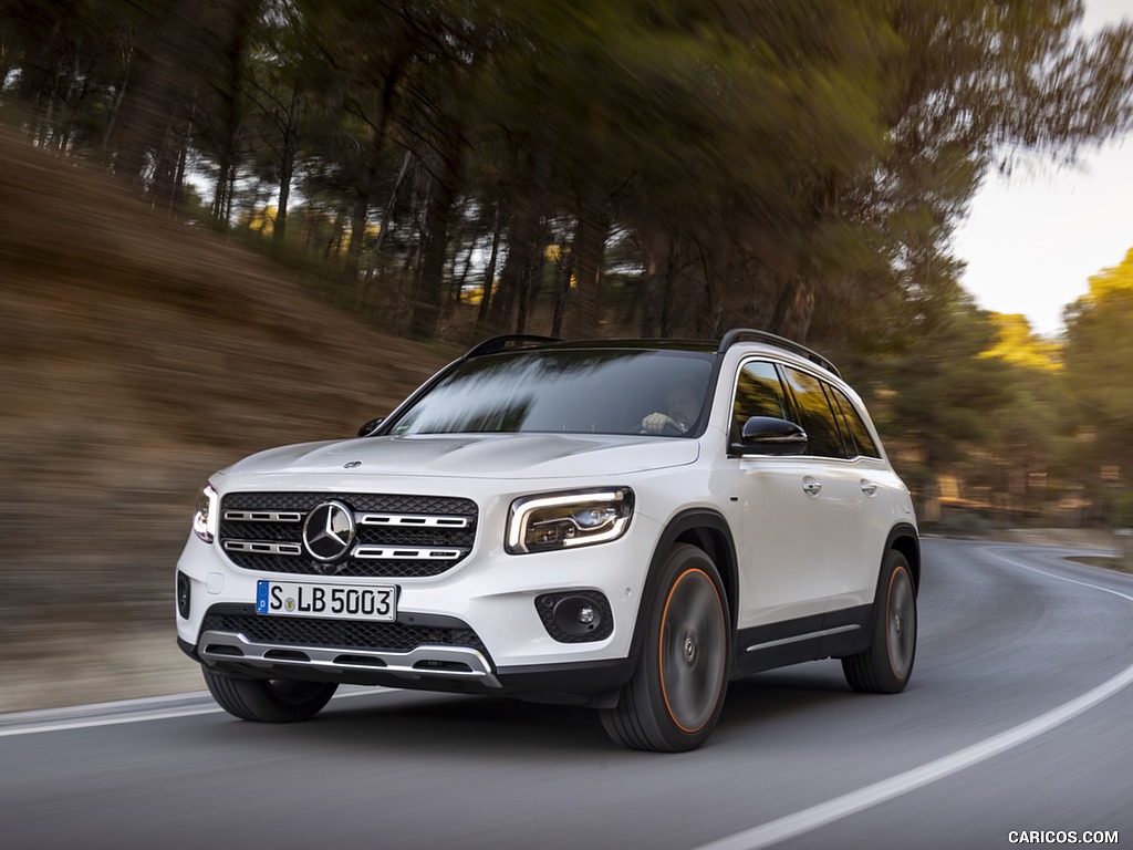 2020 Mercedes-Benz GLB 250 4MATIC (Color: Digital White Metallic) - Front Three-Quarter