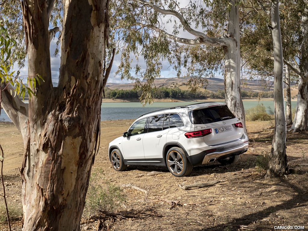 2020 Mercedes-Benz GLB 250 4MATIC (Color: Digital White Metallic) - Rear Three-Quarter