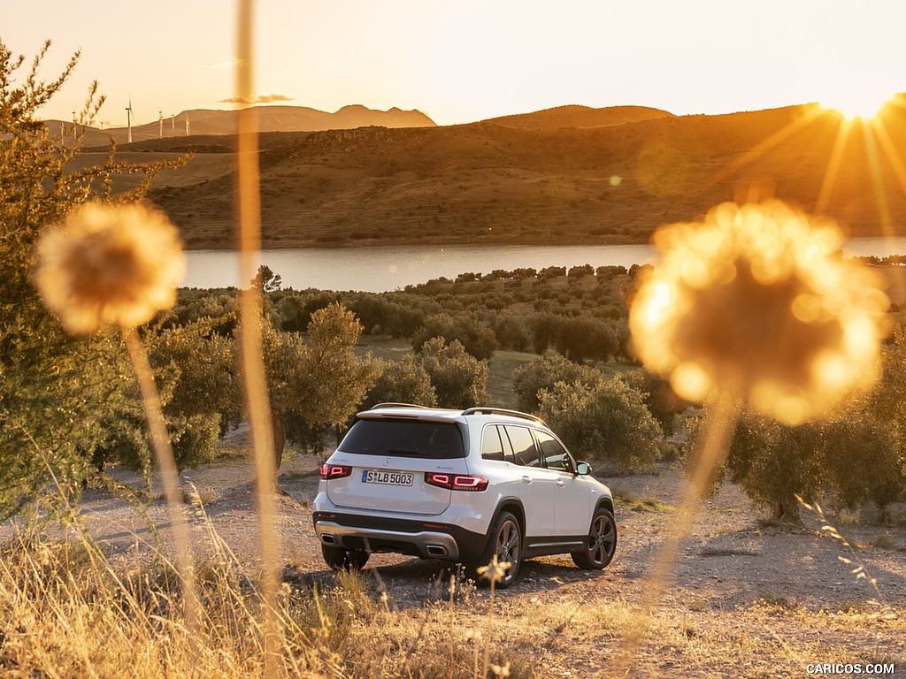 2020 Mercedes-Benz GLB 250 4MATIC (Color: Digital White Metallic) - Rear Three-Quarter