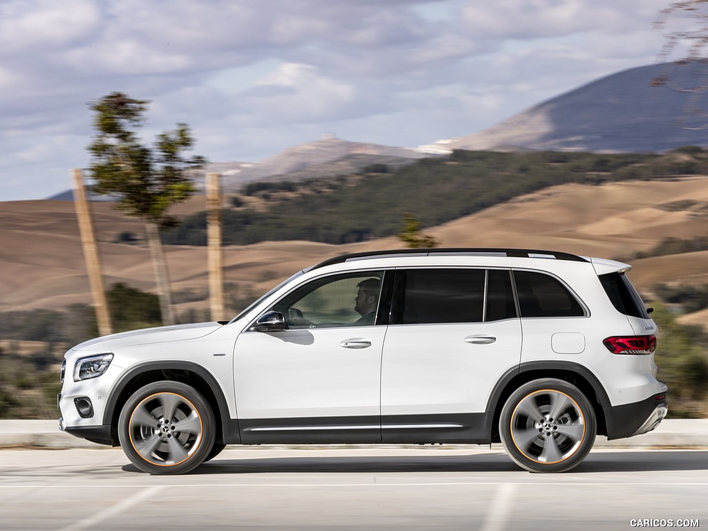 2020 Mercedes-Benz GLB 250 4MATIC (Color: Digital White Metallic) - Side