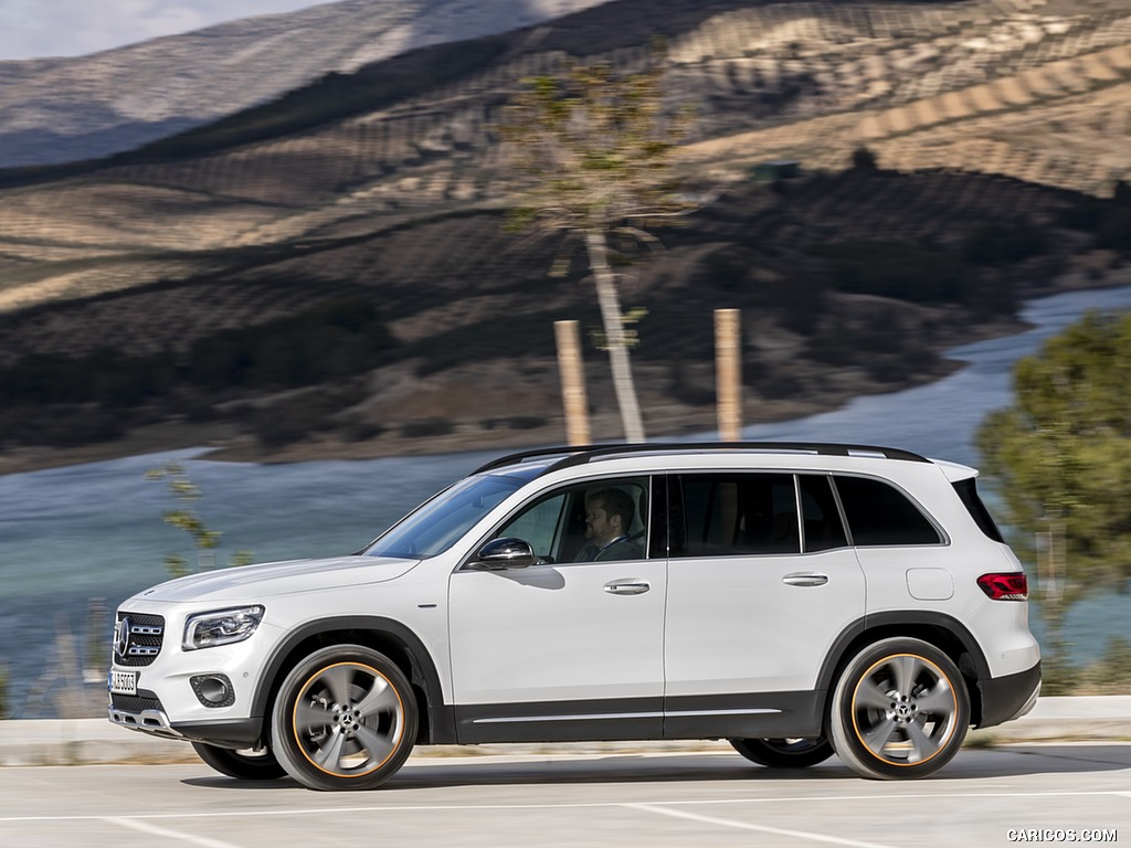 2020 Mercedes-Benz GLB 250 4MATIC (Color: Digital White Metallic) - Side