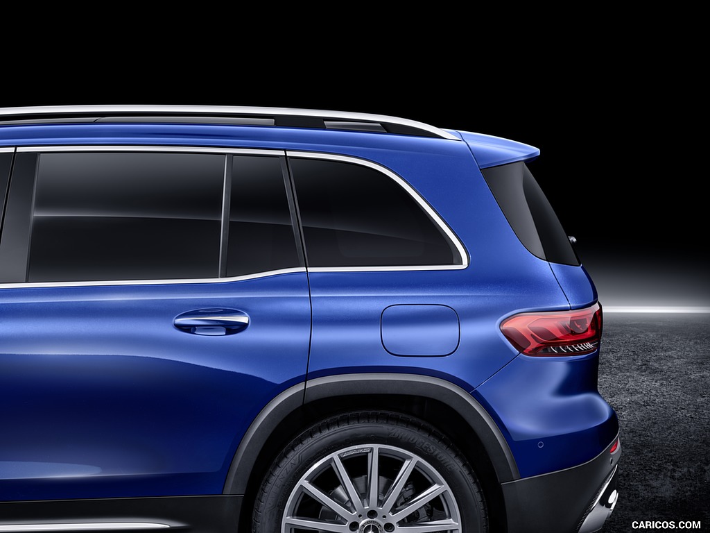 2020 Mercedes-Benz GLB 250 AMG Line (Color: Galaxy Blue) - Detail