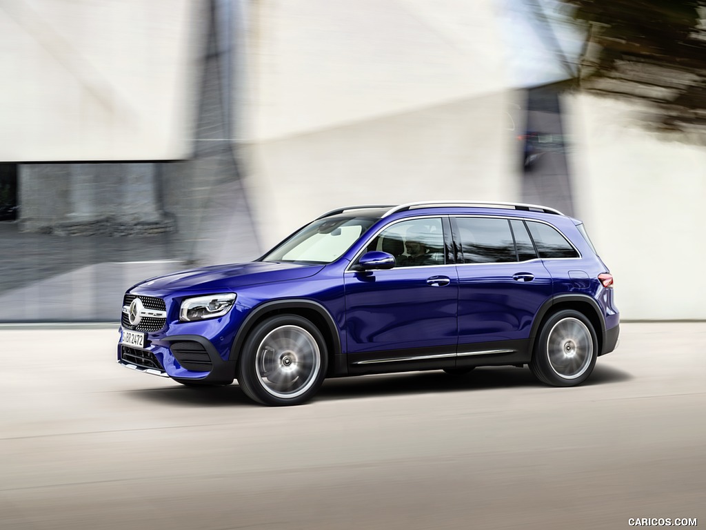 2020 Mercedes-Benz GLB 250 AMG Line (Color: Galaxy Blue) - Front Three-Quarter