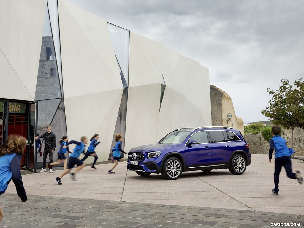 2020 Mercedes-Benz GLB 250 AMG Line (Color: Galaxy Blue) - Front Three-Quarter