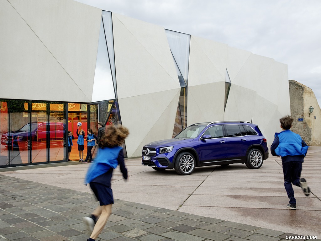 2020 Mercedes-Benz GLB 250 AMG Line (Color: Galaxy Blue) - Front Three-Quarter