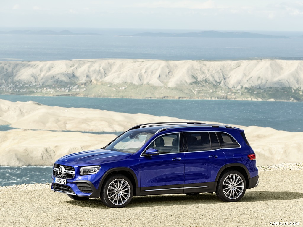 2020 Mercedes-Benz GLB 250 AMG Line (Color: Galaxy Blue) - Front Three-Quarter