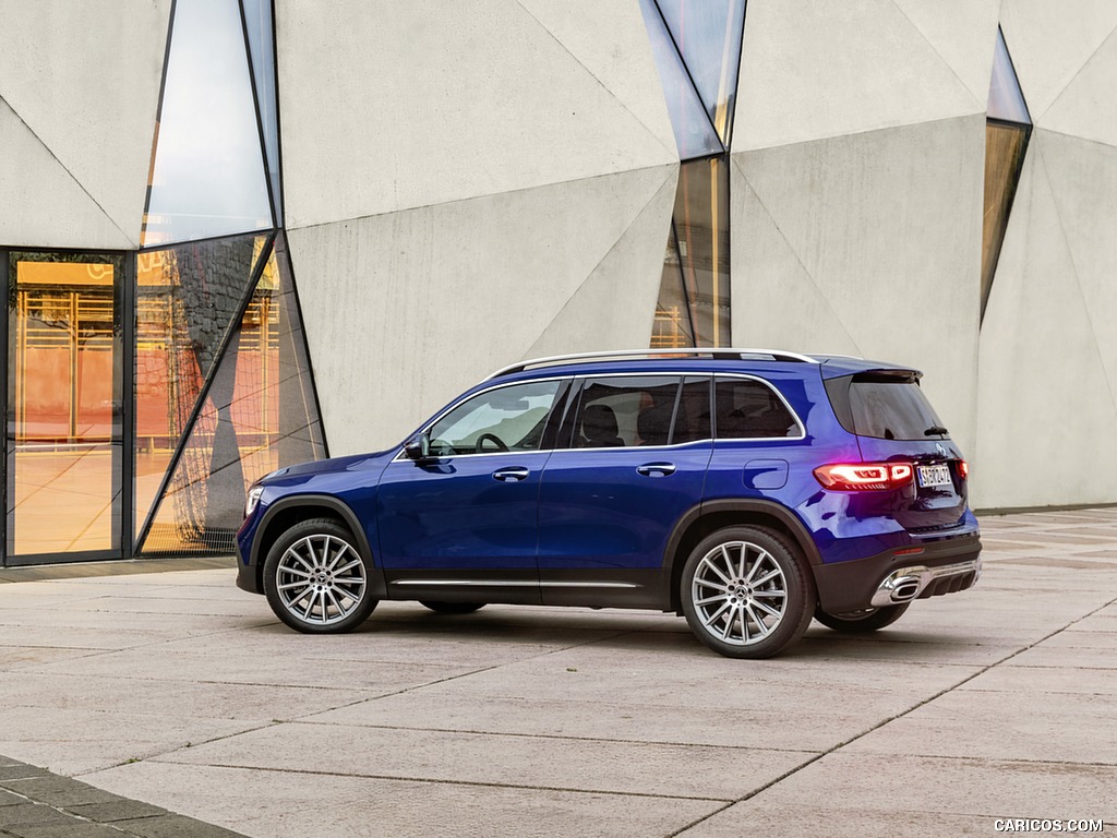 2020 Mercedes-Benz GLB 250 AMG Line (Color: Galaxy Blue) - Rear Three-Quarter