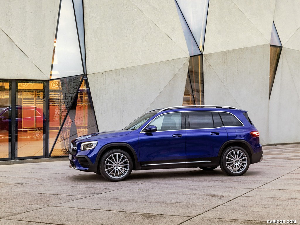 2020 Mercedes-Benz GLB 250 AMG Line (Color: Galaxy Blue) - Side