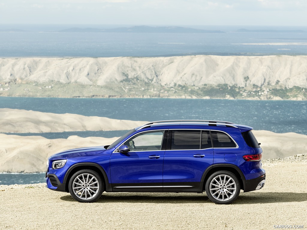 2020 Mercedes-Benz GLB 250 AMG Line (Color: Galaxy Blue) - Spoiler