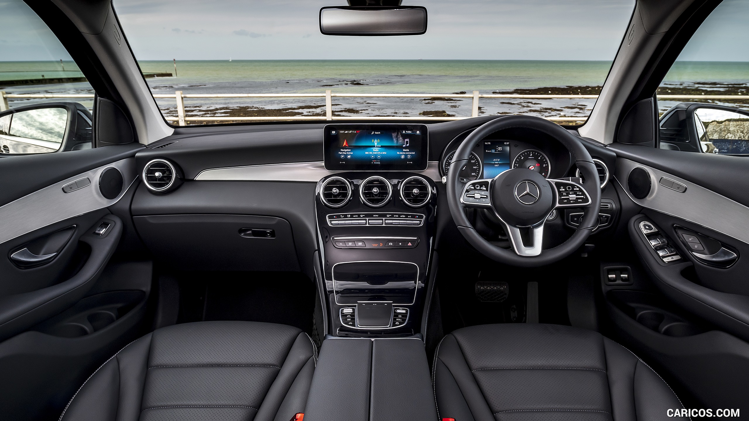 2020 Mercedes-Benz GLC 220d (UK-Spec) - Interior, Cockpit, #72 of 88