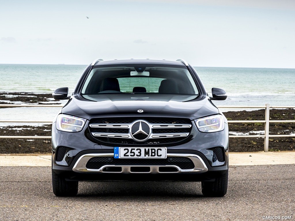 2020 Mercedes-Benz GLC 220d (UK-Spec) - Front