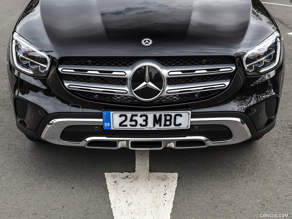 2020 Mercedes-Benz GLC 220d (UK-Spec) - Front