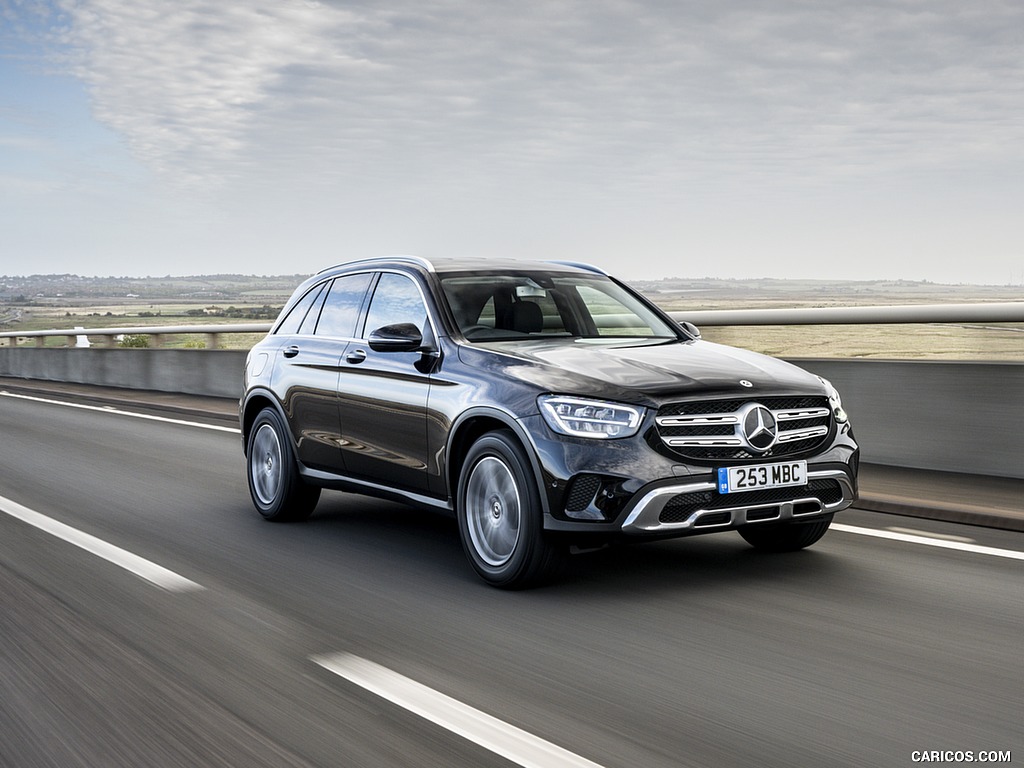 2020 Mercedes-Benz GLC 220d (UK-Spec) - Front Three-Quarter